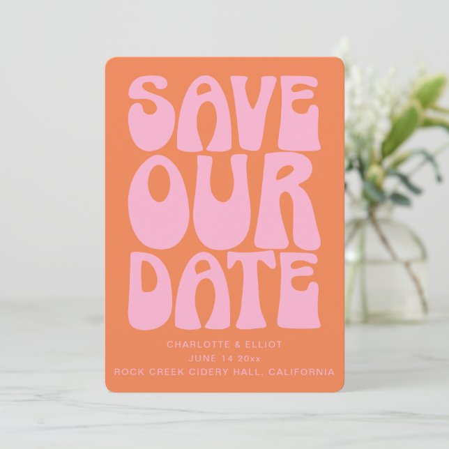 Reserve A Data Retro Groovy 70s Pink and Orange QR Code Wedding (Em pé/Frente)