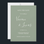 Reserve A Data Sage Green Script Wedding (Sábio Verde) Salvar a D<br><div class="desc">Sage Green Script Wedding Salve o cartão de data com nomes de estilo de assinatura,  este elegante Sage Green salve o cartão de data pode ser personalizado com suas informações especiais de dia de casamento em letra chic.</div>