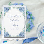 Reserve A Data Script Floral de Cor de Água do Hydrangeas Azul<br><div class="desc">As bonito drangas azuis usando aquarelas moles são perfeitas para este lembrete de casamento "Salvar a Data" do primavera e verão. Coordenando a escrita azul e a tipografia. Personalizar conforme necessário. Para personalizar, clique no link "personalizar mais" e use a ferramenta design para fazer alterações. Muitas seleções de papel, assim...</div>