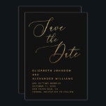 Reserve A Data Script preto e Dourado minimalista | Casamento For<br><div class="desc">Defina um tom de na moda com esta placa de Data formal e minimalista. Apresentando uma elegante escrita em tons de ouro sobre fundo preto profundo, o design expele ajustado sofisticado para casamentos de preto, noite ou luxo. O efeito do ouro impresso adiciona um contraste glamouroso enquanto se mantém prático...</div>