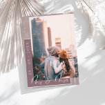 Reserve A Data Senhor & Senhora Ameixa Roxo Branco Script Foto<br><div class="desc">Sr. e Sra. Plum Roxo e Branco Script Foto Cartão de Save the Date. Impressione elegantemente seus convidados com este cartão de save-the-date de casamento elegante, simples, rosa mauve, com uma fonte moderna branca sobre um fundo roxo plum bokhe, mostrando elegantemente a data do casamento horizontalmente ao longo da esquerda,...</div>