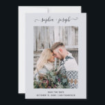 Reserve A Data Simples e Elegantes | Foto Minimal Azul Claro<br><div class="desc">Esses cartões de aviso de casamento simples e elegantes,  muito suaves e azul claro,  apresentam caligrafia elegante em script espiral e sua foto pessoal favorita para um visual moderno e minimalista.</div>