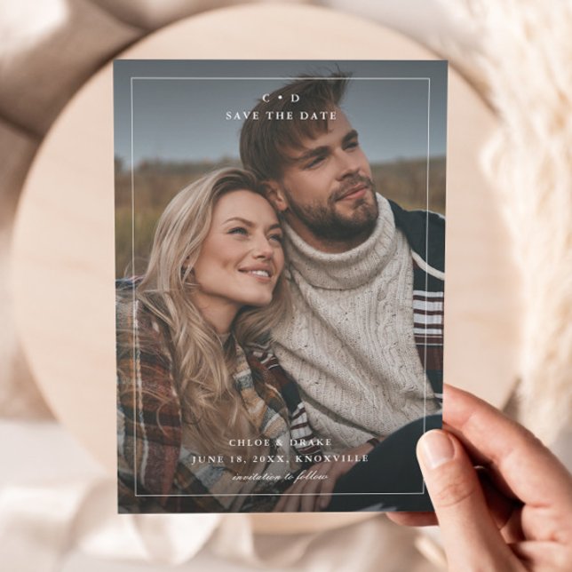 Reserve A Data Simples Foto de Casamento Preto e Branco (Simple Monogram Photo Wedding Save the Date.)