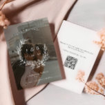 Reserve A Data Vintage Floral Wreath Monograma<br><div class="desc">Um belo casamento,  exceto o anúncio de data com uma coroa floral branca adornada com folhas e flores,  com seu monograma e data de casamento no centro,  sobrepondo sua foto favorita. Adicione o código QR do seu site de casamento no sentido inverso.</div>