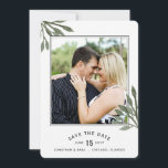 Reserve A Data Watercolor Deixa Salvar As Fotos Da Data 2<br><div class="desc">Esta opção de salvar o anúncio de data apresenta um quadro fotográfico na parte frontal e traseira da placa. O lado da frente é acentuado com folhas de aquarelas verdes.</div>