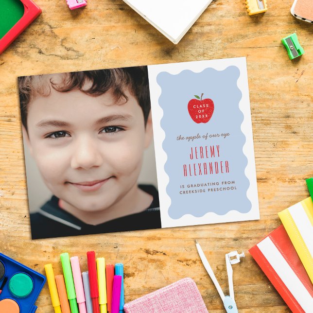 Reserve A Data Wavy Apple Preschool Photo Graduation Announcement (Criador carregado)