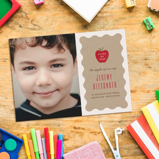 Reserve A Data Wavy Apple Preschool Photo Graduation Announcement (Criador carregado)