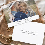 Reserve A Data White com Letra Mão Salva a Foto da Data<br><div class="desc">Foto moderna e elegante Guarde o Cartão de Casamento de Data. O cartão de convite para salvar a data inclui tipografia branca com Mão-esticada e chic e design simples em um fundo branco para o qual você pode adicionar sua fotografia personalizada de noivado.</div>