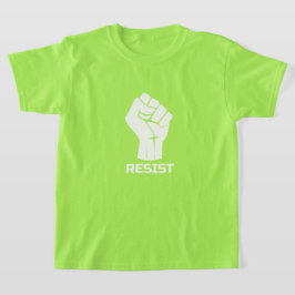 Resistir com punho - em camiseta branca