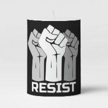 Resistir com punho - em vela pilar branca 0002