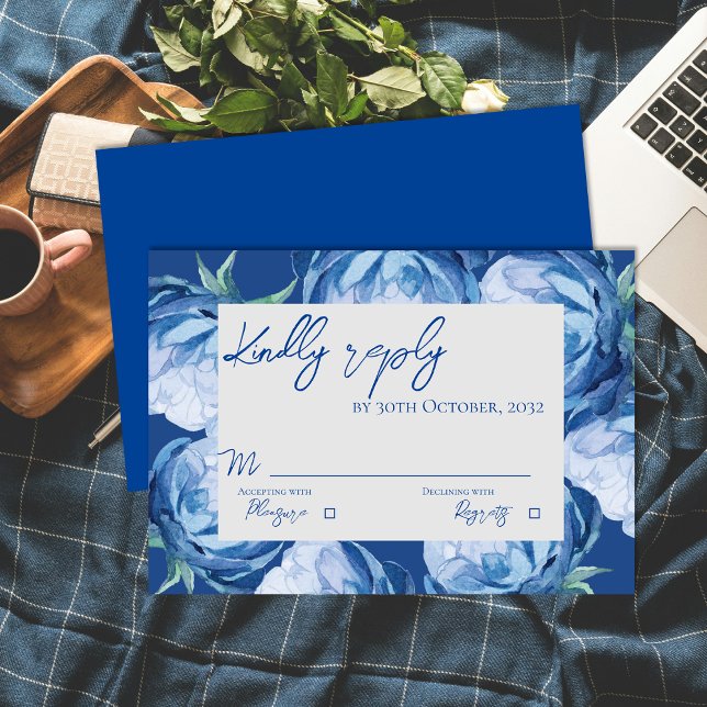 Resposta de Script de Casamento Floral Azul Elegan (Elegant Script Pretty Blue Flowers Trendy Wedding RSVP Card)