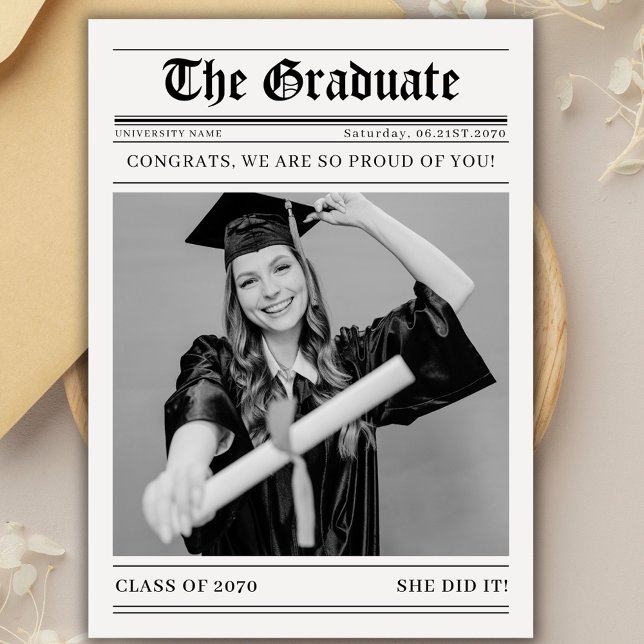 Retro Newspaper 2026 Graduation Photo Announcement (Criador carregado)