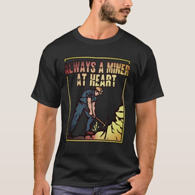 Retrô Olhando Longe Uma Camisa Minúscula (Frente)