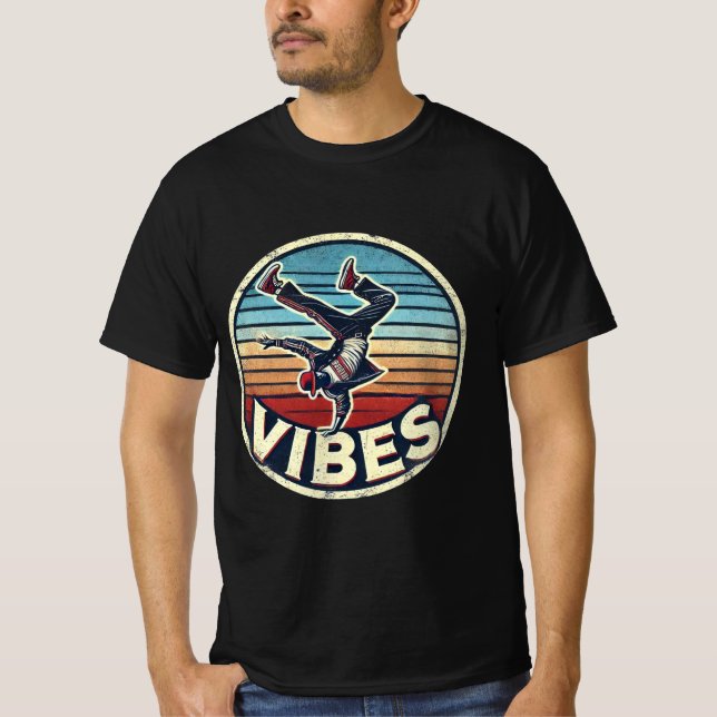Retro Vibes: Breakdancer em ação Clássica T-Shirt (Frente)