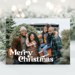 Retro Vintage Feliz Cartão com fotos de Natal<br><div class="desc">Nosso cartão com fotos de Natal de Feliz Vintage apresenta uma foto de cheio sangrada e uma sobreposição de tipo retrorada. Você pode editar a cor do backer ou adicionar mais fotos e texto.</div>