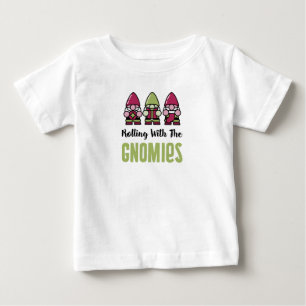 Rolando Com A Camisa Do Bebê Das Gnomies