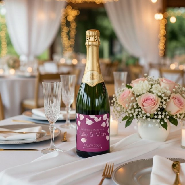 Romantic Pink Petals Custom Champagne Label (Criador carregado)
