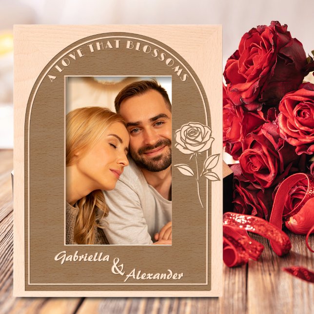 Romantic Valentine’s Gift for Couples - Rose  (Criador carregado)