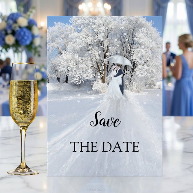 Romântica Wonderland de inverno Salve o Cartão de  (Winter wedding Save the Date card featuring a painting of a winter wonderland scene with a couple)