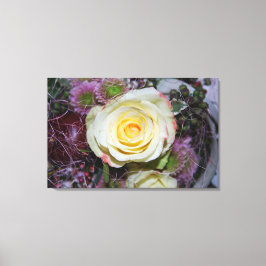rosa amarelo claro em uma impressão de tela de buq