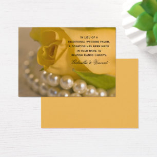 Rosa amarelo e pérolas que Wedding o cartão do