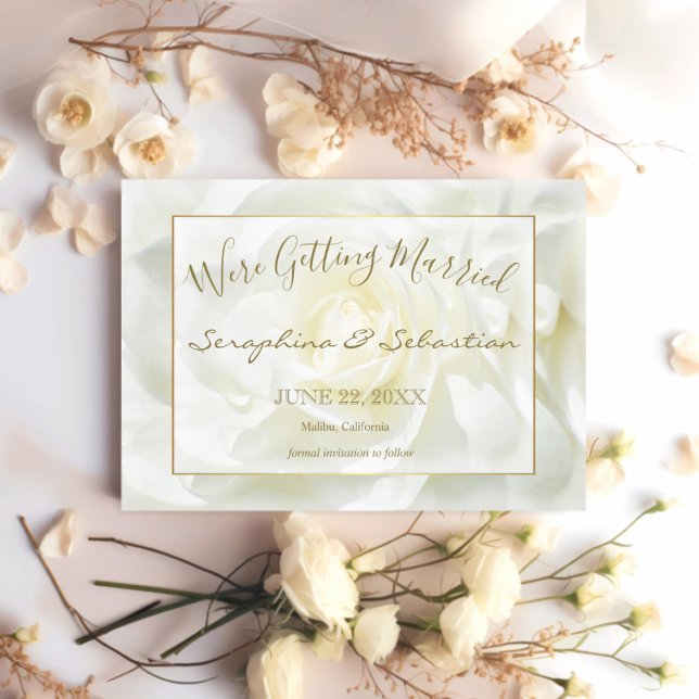 Rosa Branca e Dourado Estamos Casando Convite de N (Criador carregado)