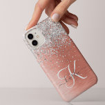 Rosa Dourada Girly Silver Glitter Sparkly<br><div class="desc">Personalize facilmente esta capa de telefone de design de chic moderna com brilho cinza bonito em prata em um fundo metálico escovado de rosa dourado.</div>