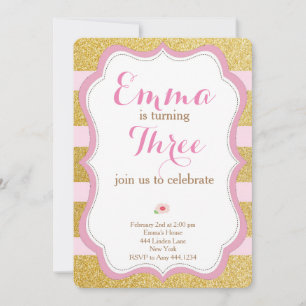 Rosa e Convite Dourado de Primeiro Aniversário