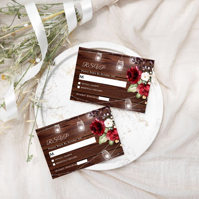 Rosa vermelha Flores Rustic Wood Weding RSVP Card (Criador carregado)