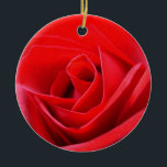 Rosa vermelha Ornamento Romântico Rosa<br><div class="desc">Rosa Romântica Ornamentos Feriados Rosas vermelhas Clássicas Decorações da Flor Clássica Bonita Ofertas de Natal Românticas Hanukkah Decorações de Férias Neutrais Keepsakes & Gifts para Homens da Família Amigos Mulheres Crianças Casa e Escritório Original Desorações de Férias Não-Denominadas Cartões de natal de Natal / Cartões de Chanucá & Gifts Não-Seculares...</div>