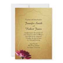 Rosa vermelha sobre o Convite ao Casamento Dourado