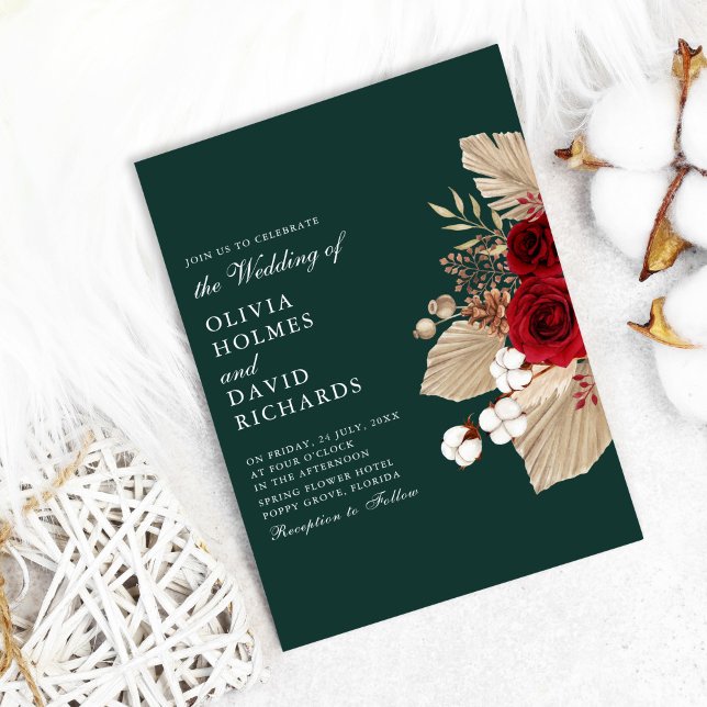 Rosas Borgonha em Convite de Casamento Verde Esmer (Burgundy Roses on Emerald Green Wedding Invitation on cozy background with cotton flowers)