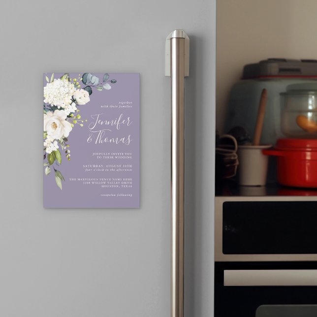 Rosas brancas elegantes e Hydrangeas na Lavanda (Criador carregado)