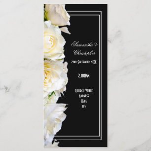 Rosas brancas no programa de casamento da igreja n