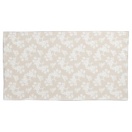 Rosas brancas padrão sobre castanho claro