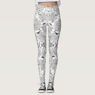 Rosas Cinzas em Leggings Brancas