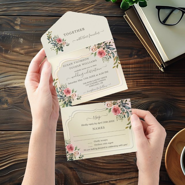 Rosas de Aquarela Todos em Um Convite de Casamento (All in one wedding invitation featuring watercolor roses in light pastel colors)