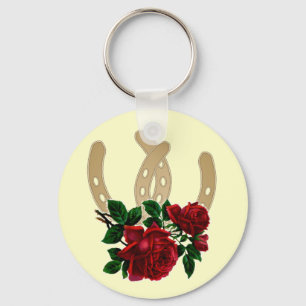 Rosas vermelhas e chaveiro Dourado dos calçados d