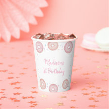 Rosquinha rosa de pastel doce um aniversário