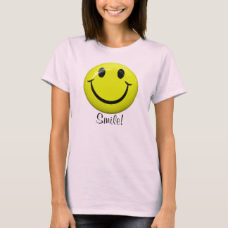 Rosto Feliz Com Uma Camisa De Sorriso