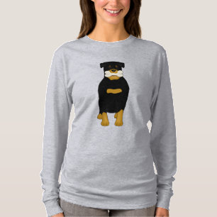 Rottweiler com T-Shirt óssea