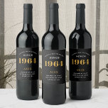 Rótulo De Garrafa De Cerveja 60º Aniversário Nome 1964 Chic Preto Dourado Elega<br><div class="desc">1964 Vintage 60º aniversário Rótulo de Vinho Negro e Elegante Dourado. Celebre o seu marco com a nossa exclusiva etiqueta de vinho Vintage 60º aniversário de 1964. O rótulo meticulosamente projetado com matizes de preto e ouro impressionantes melhora sem esforço o apelo visual do seu vinho favorito. O ano de...</div>
