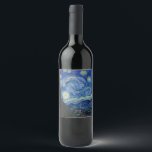 Rótulo De Garrafa De Cerveja A Noite Estrelada, 1889, por Vincent van Gogh<br><div class="desc">A Noite Estrelada,  1889,  por Vincent van Gogh. Ele mostra a visão da janela voltada para leste da sua sala de asilo em Santo-Rémy-de-Provence,  logo antes do nascer do sol,  com a adição de uma vila imaginária.</div>