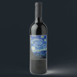 Rótulo De Garrafa De Cerveja A Noite Estrelada, 1889, por Vincent van Gogh<br><div class="desc">A Noite Estrelada,  1889,  por Vincent van Gogh. Ele mostra a visão da janela voltada para leste da sua sala de asilo em Santo-Rémy-de-Provence,  logo antes do nascer do sol,  com a adição de uma vila imaginária.</div>