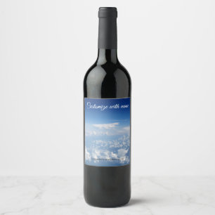 Rótulo De Garrafa De Cerveja Acima do rótulo do vinho das nuvens