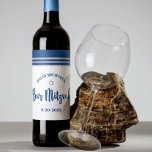 Rótulo De Garrafa De Cerveja Bar Mitzvah Modern Marinho Blue Silver Tallit Scri<br><div class="desc">Tenha orgulho, alegria e mostre este marco do seu Bar favorito Mitzvah! Use este rótulo de vinho legal, único, moderno e personalizado para adicionar a seu dia especial. A tipografia de escrita azul-marinho, uma Estrela prateada de David e um talento gráfico listrado azul-marinho e prateado inspiraram uma camada gráfica simples...</div>