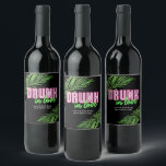 Rótulo De Garrafa De Cerveja Bebado Apaixonado Bach Tropical Neon Green E Rosa<br><div class="desc">Este brilhante e divertido design verde e rosa neon está pronto para personalizar para uma festa de bach!</div>