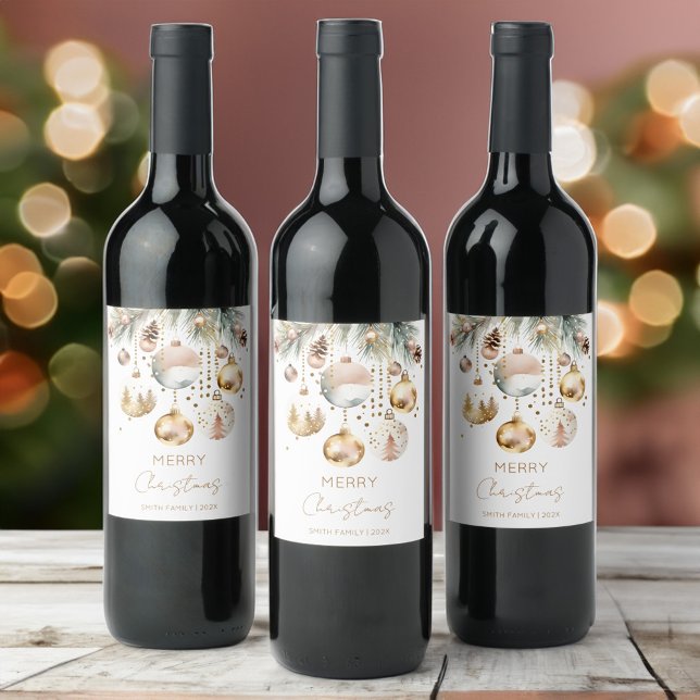 Rótulo De Garrafa De Cerveja Boho Feliz Natal Pinheiros com neve (Boho Merry Christmas holiday snowy pines personalized Wine Labels watercolor pines gold baubles)