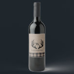 Rótulo De Garrafa De Cerveja Casa de Campo Rústica Veado Burlap Monograma Nome<br><div class="desc">Casa de Campo Rústica Veado Antlers Monograma Nome - Características rústicas chifre de veado com o seu monograma e nome. O fundo é um burlap natural rústico acentuado com xadrez búfalo.</div>