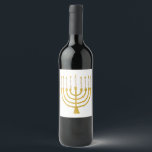 Rótulo De Garrafa De Cerveja Casamento de Velas Festivas Menorah Hanukkah Celes<br><div class="desc">Velas de folha de ouro falsa para a comemoração de Chanucá. A ilustração menorah Whimsical com estrelas brancas cobria velas celestiais em um falso suporte de velas menorah dourada. Menorah elegante casamento estrelado Hanukkah ilustrava presentes de design e produtos de papel.</div>